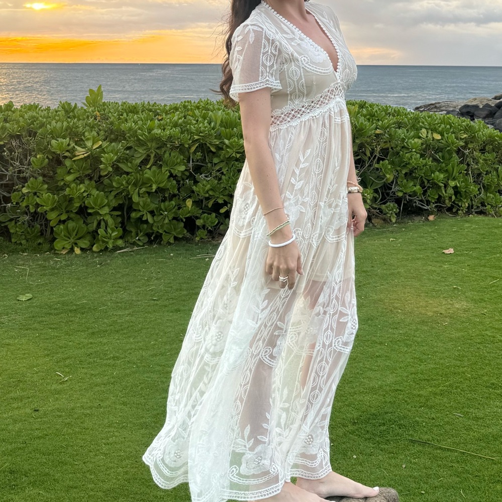 Elegant White Lace Maxi Dress